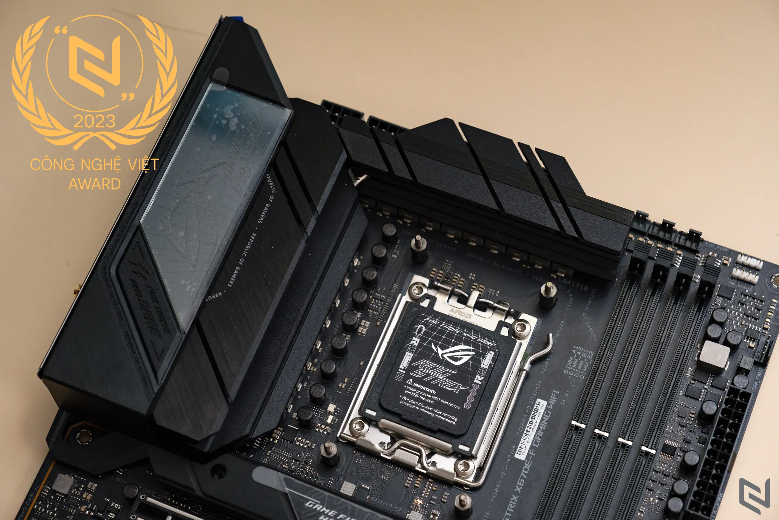 Trên tay bo mạch chủ ASUS ROG STRIX X670E-F GAMING WIFI: Socket AMD AM5 cho Ryzen 7000 Series cùng với DDR5 và PCIe Gen 5