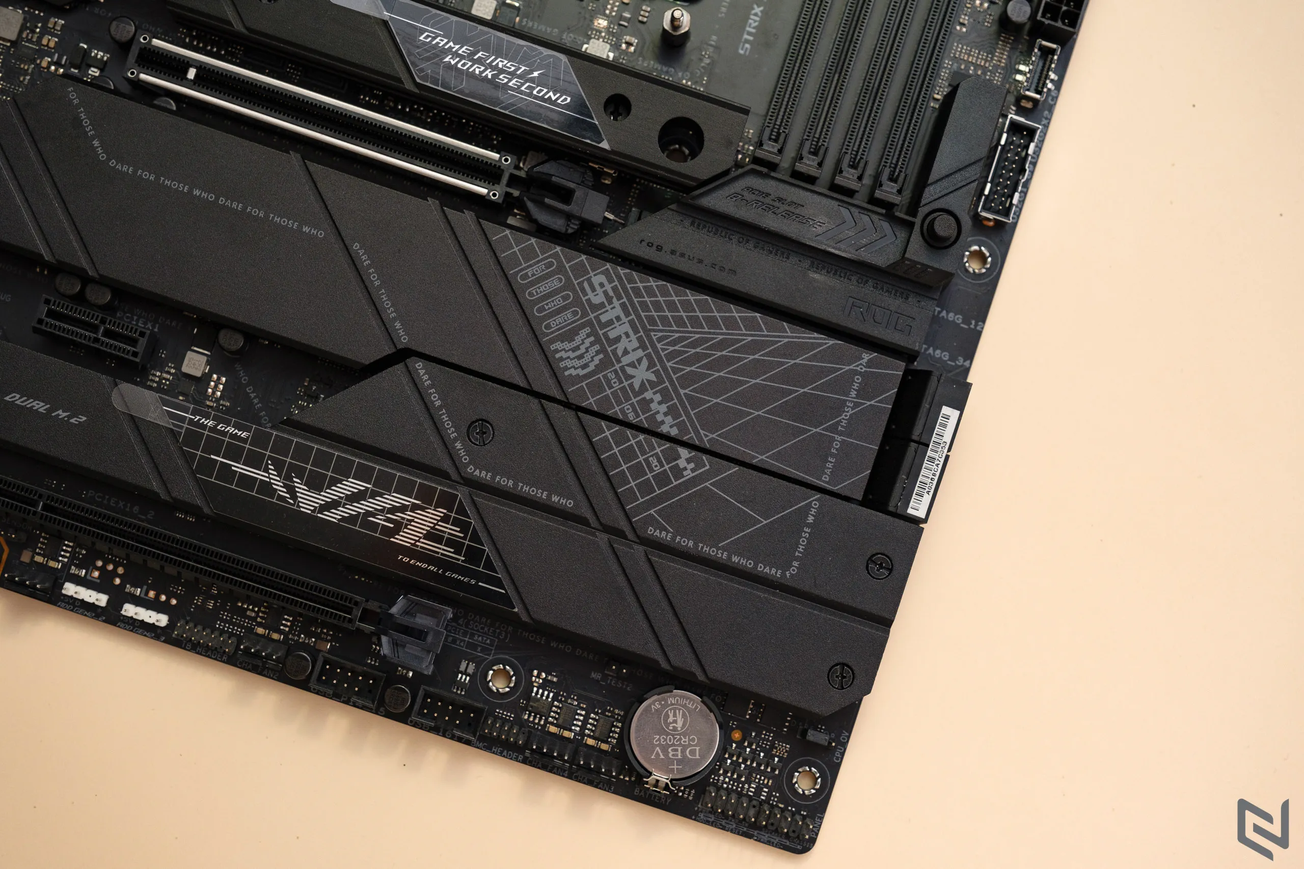 Trên tay bo mạch chủ ASUS ROG STRIX X670E-F GAMING WIFI: Socket AMD AM5 cho Ryzen 7000 Series cùng với DDR5 và PCIe Gen 5